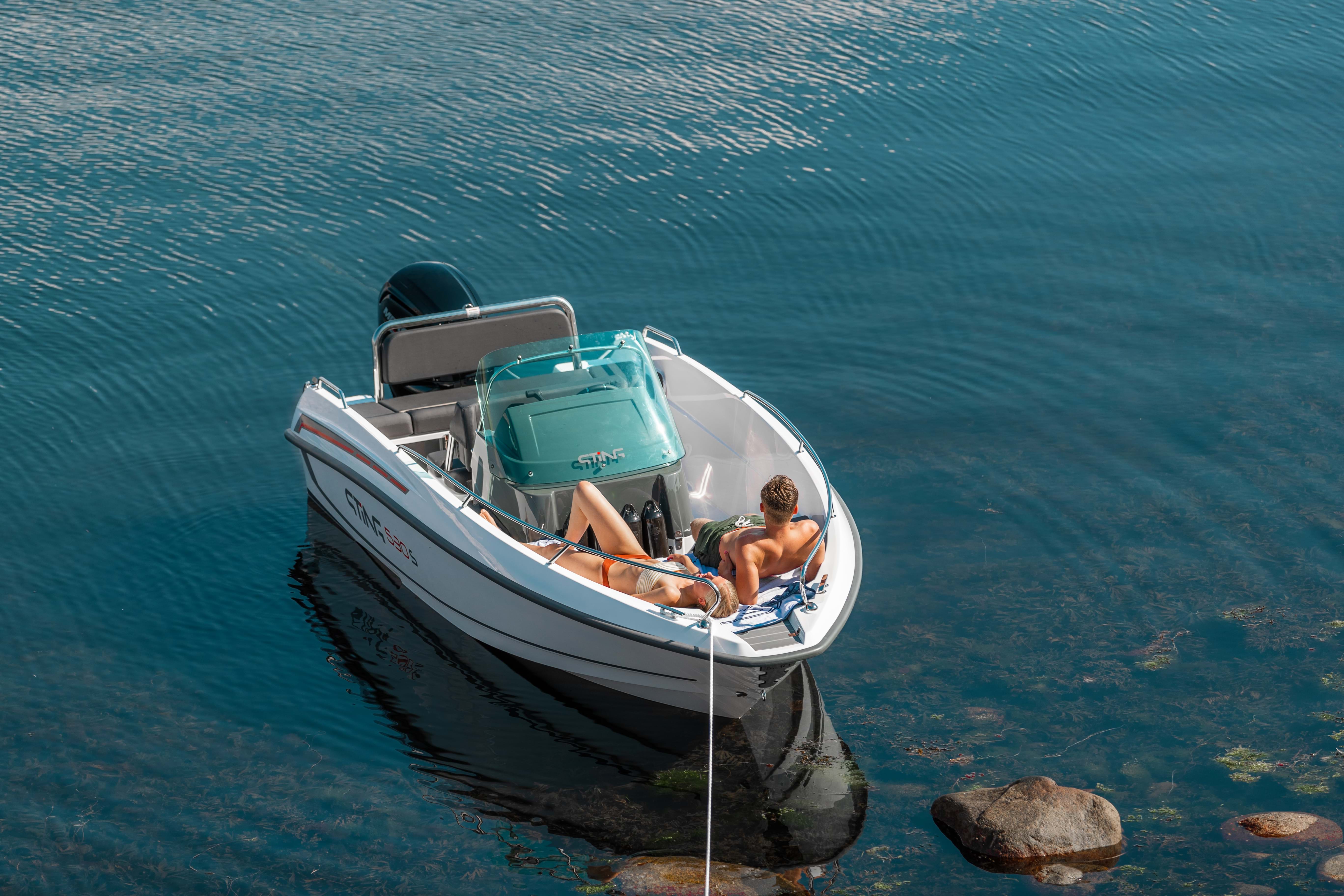 Sting 530S Boat Overview Seen From Bow Starboard Side