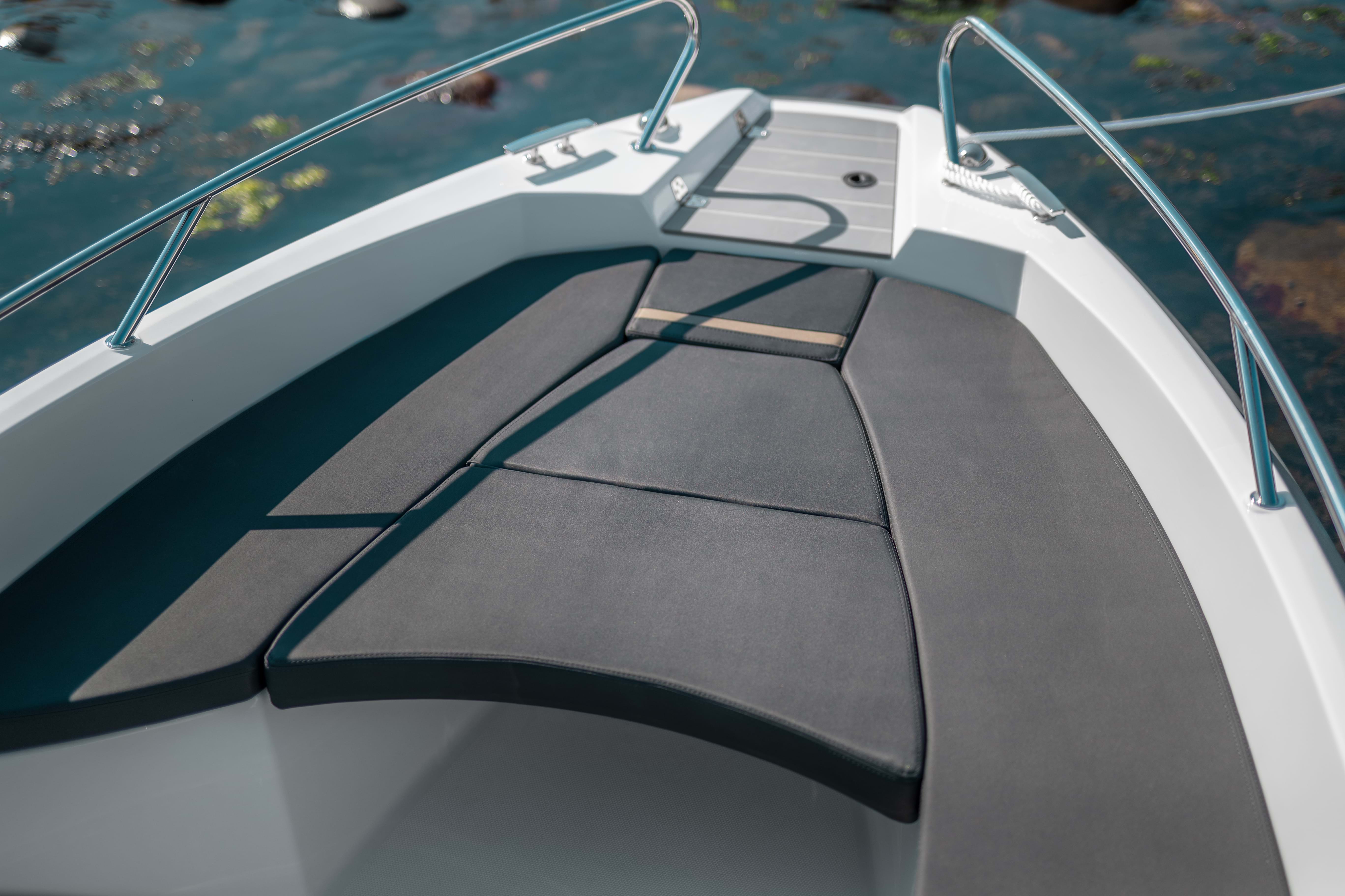 Sting 530 S Details Sunbed Bow